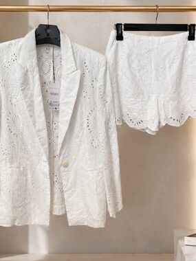 New with tags !! Zara  White Eyelet Cotton Blazer and Shorts Set